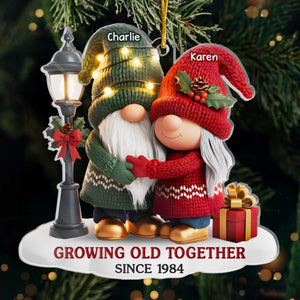 Personalisiertes Gnom-Acryl-Ornament – Jubiläums-, Weihnachts- & Hochzeitsgeschenke für Ehemann & Ehefrau – Unsere Geschichte geht weiter