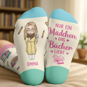 Personalisierte Crew-Socken – Personalisierte Buch-Geschenke für Bücherliebhaber, Leseratten und Vielleser - Nur Ein Mädchen, Das In Büchern Lebt
