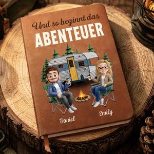 Personalisierte Notizbuch Aus Leder – Geschenk Für Camper & Campingpaare – Und So Beginnt Das Abenteuer