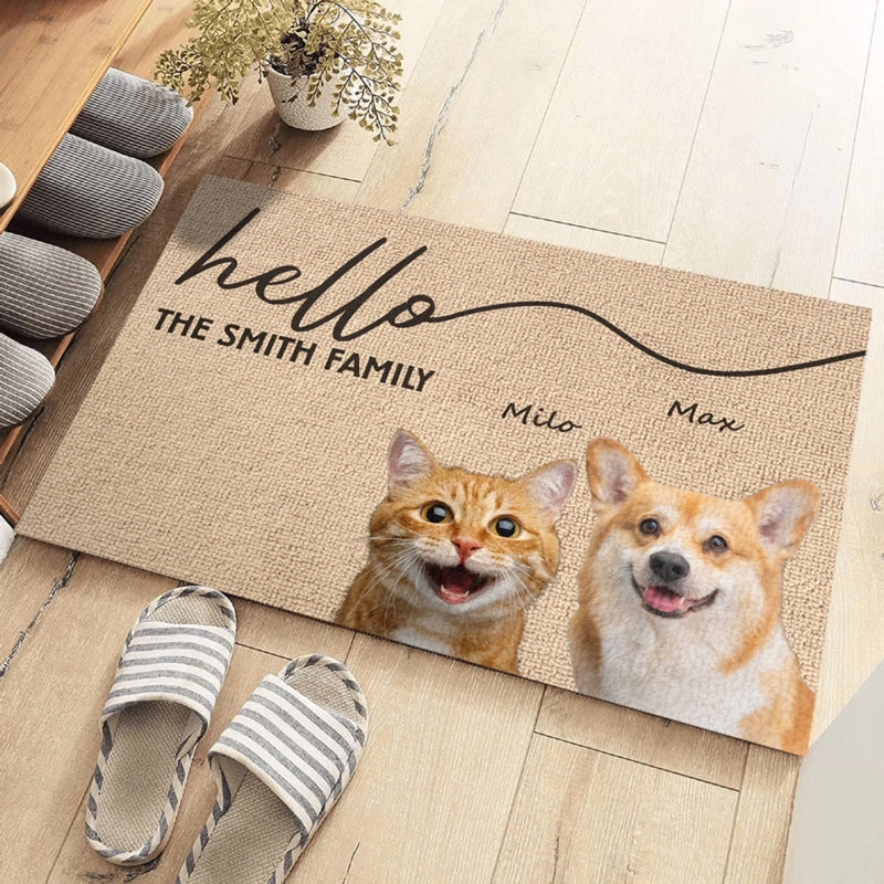 Personalisierte Fußmatte mit Foto – „Wir riechen dich schon kommen“ – Individuelle Wohnkultur für Hunde- & Katzenliebhaber – Einweihungsgeschenk für Tierbesitzer und Tierfreunde