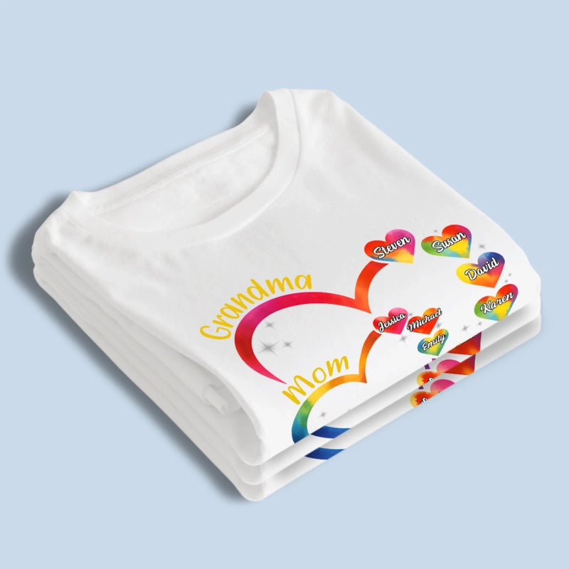 Liebe in jeden Namen gestickt – Personalisierte Familien-T-Shirts (Unisex & Premium) und Hoodie – Muttertagsgeschenk, Geschenk für Mama oder Oma
