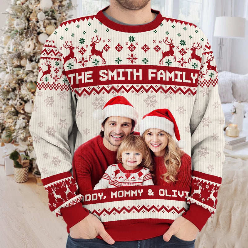 Unisex Ugly-Sweatshirt mit personalisiertem Foto – Weihnachts- oder Geburtstagsgeschenk für Mama, Papa und Kinder – „Die Menschen tragen, die man am meisten liebt“