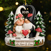 Personalisiertes Acryl-Ornament – Jubiläums-, Weihnachts- & Hochzeitsgeschenke für Ehemann & Ehefrau – Liebe kennt keine Gnome-Grenzen