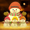 Maßgefertigte Schneemann-Lichtbox – Personalisiertes Weihnachts- oder Geburtstagsgeschenk für Großvater und Großmutter – Eine fröhliche Schneemann-Familie
