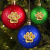 Benutzerdefinierte Farbige Weihnachtskugel – Personalisierte Haustier-Andenken- und Trauergeschenke für Hunde, Katzen – Pfoten unter den Sternen