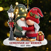Personalisiertes Gnom-Acryl-Ornament – Jubiläums-, Weihnachts- & Hochzeitsgeschenke für Ehemann & Ehefrau – Unsere Geschichte Ist Für Immer Schön