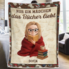 Personalisierte Decke - Geschenke Für Buchliebhaber, Bücherwürmer, Leser - Das In Geschichten Zuhause Ist