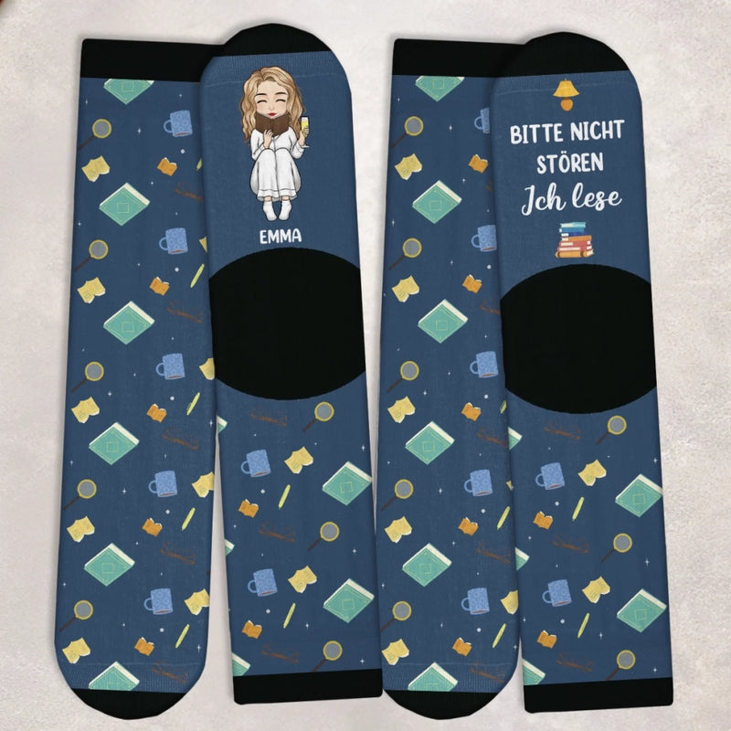 Personalisierte Crew-Socken – Personalisierte Buch-Geschenke für Bücherliebhaber, Leseratten und Vielleser - Bitte Nicht Stören Ich Lege