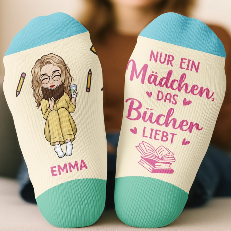 Personalisierte Crew-Socken – Personalisierte Buch-Geschenke für Bücherliebhaber, Leseratten und Vielleser - Nur Ein Mädchen, Das In Büchern Lebt