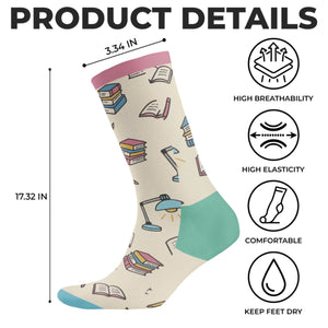 Personalisierte Crew-Socken – Personalisierte Buch-Geschenke für Bücherliebhaber, Leseratten und Vielleser - Nur Ein Mädchen, Das In Büchern Lebt