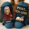 Personalisierte Crew-Socken – Personalisierte Buch-Geschenke für Bücherliebhaber, Leseratten und Vielleser - Nur Ein Mädchen, Das In Büchern Versinkt