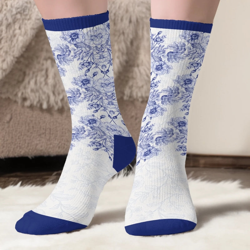Personalisierte Crew-Socken – Personalisierte Buch-Geschenke für Bücherliebhaber, Leseratten und Vielleser - Nur Ein Mädchen, Das Süchtig Nach Büchern Ist