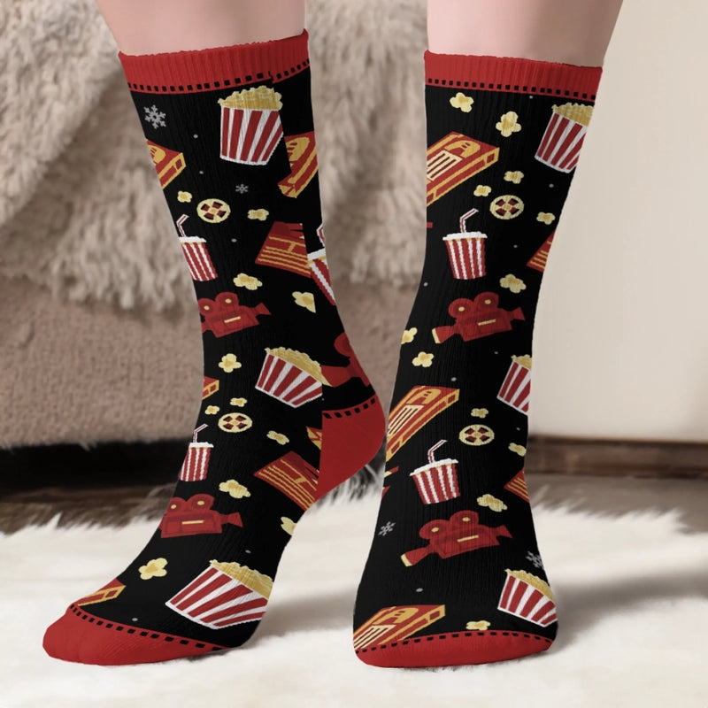 Personalisierte Crew-Socken – Individuelle Weihnachts- und Geburtstagsgeschenke für Frauen und Männer – Verliebt in eine Hallmark-Handlung