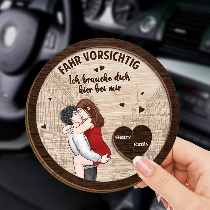 Personalisierte Sonnenblende Clip Fürs Auto – Personalisierte Hochzeitsgeschenke zum Jahrestag für Ehemann und Ehefrau, Ihn und Sie – Fahr Vorsichtig, Ich Brauche Dich Hier Bei Mir