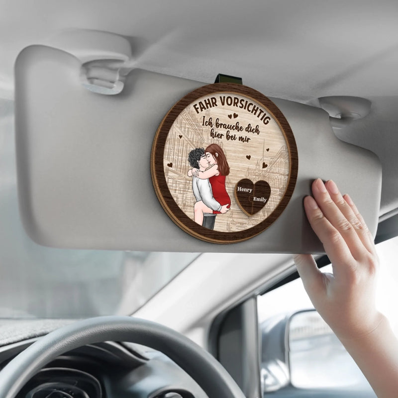 Personalisierte Sonnenblende Clip Fürs Auto – Personalisierte Hochzeitsgeschenke zum Jahrestag für Ehemann und Ehefrau, Ihn und Sie – Fahr Vorsichtig, Ich Brauche Dich Hier Bei Mir