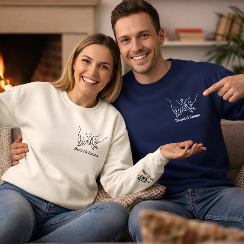 Personalisiertes Unisex-Sweatshirt mit Ärmeldesign – Geschenk für Ehemann/Ehefrau, Jahrestag – Gemeinsame Liebe, Die Herzen Berührt
