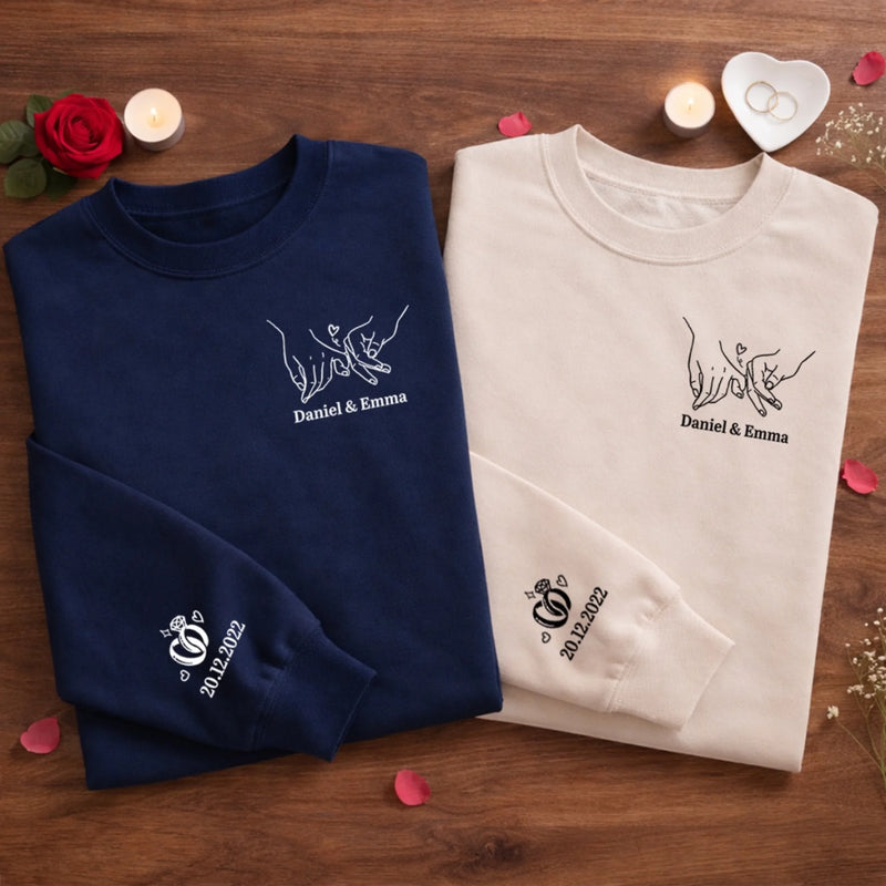 Personalisiertes Unisex-Sweatshirt mit Ärmeldesign – Geschenk für Ehemann/Ehefrau, Jahrestag – Gemeinsame Liebe, Die Herzen Berührt