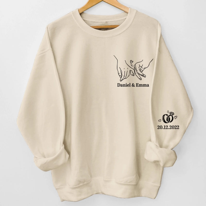 Personalisiertes Unisex-Sweatshirt mit Ärmeldesign – Geschenk für Ehemann/Ehefrau, Jahrestag – Gemeinsame Liebe, Die Herzen Berührt