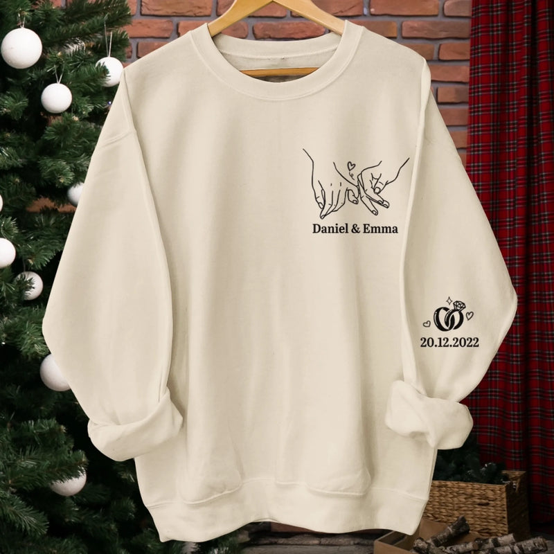 Personalisiertes Unisex-Sweatshirt mit Ärmeldesign – Geschenk für Ehemann/Ehefrau, Jahrestag – Gemeinsame Liebe, Die Herzen Berührt