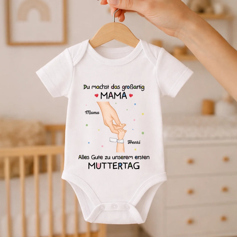 Personalisierte Babybody – Geschenk zum ersten Muttertag – In Mamas Armen