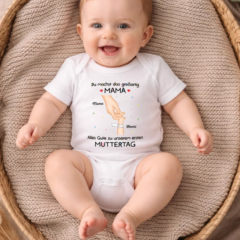Personalisierte Babybody – Geschenk zum ersten Muttertag – In Mamas Armen