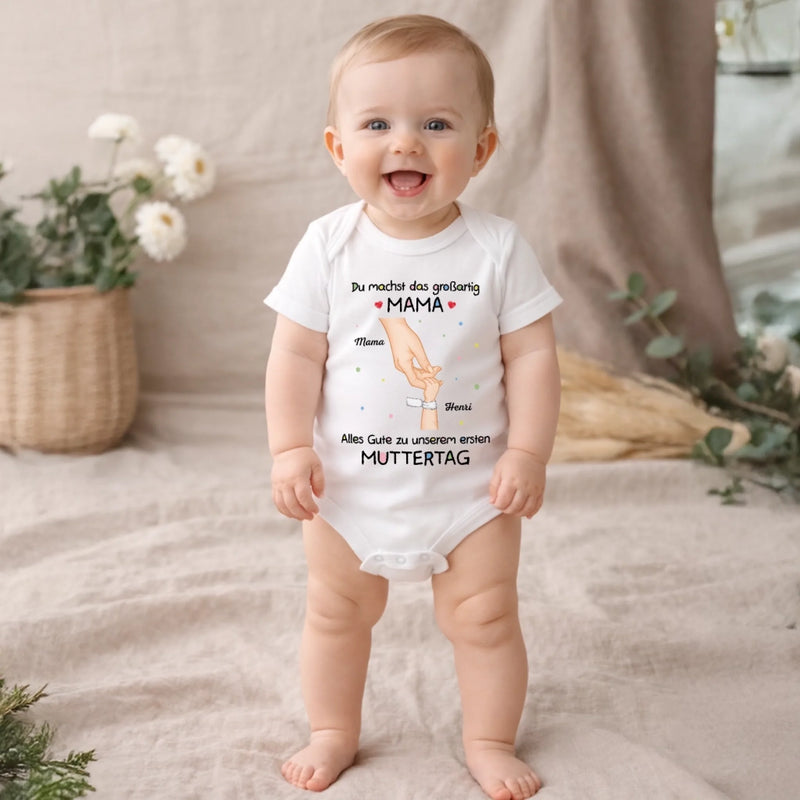 Personalisierte Babybody – Geschenk zum ersten Muttertag – In Mamas Armen