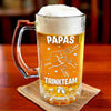 Personalisierter Bierkrug – Vatertagsgeschenk für Papa, Opa – Mit Papa wird getrunken