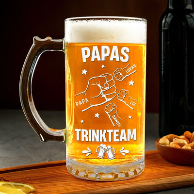 Personalisierter Bierkrug – Vatertagsgeschenk für Papa, Opa – Mit Papa wird getrunken