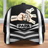 Personalisierte klassische Kappe mit Allover-print – Vatertagsgeschenk für Papa, Opa – Im Herzen ein Held