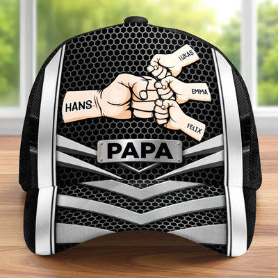 Personalisierte klassische Kappe mit Allover-print – Vatertagsgeschenk für Papa, Opa – Im Herzen ein Held