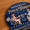 Personalisiertes Holzschild – Geschenk für Paare, Familie – Nur ein Pärchen und ein Pool