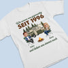 Personalisiertes Unisex-T-Shirt – Geschenk Für Campingpaare – Zusammen durch jedes Abenteuer