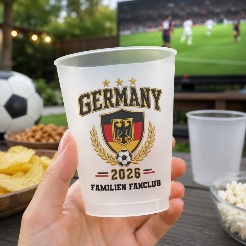 Personalisierte Partybecher - Geschenk für Familie & Fußballfans – Stolze Herzen, starke Nation