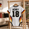 Personalisierter Baby Body im Fußballtrikot-Design – Geschenk zur Geburt für Mama und Papa – Jüngster Adler auf dem Platz