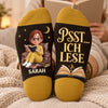 Personalisierte Socken – Geschenk für Buchliebhaber – Mehr Bücher, bitte