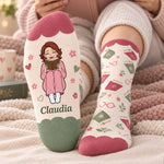 Personalisierte Socken – Geschenk für Buchliebhaber – Zuhause zwischen Seiten